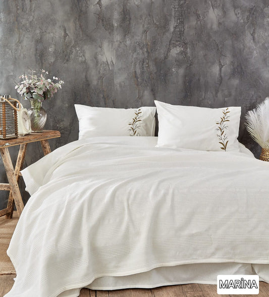 White Leaf Patterned Bedding Set